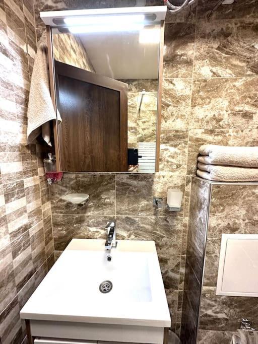Green Park Apartment - Brand New Studio! ルセ エクステリア 写真